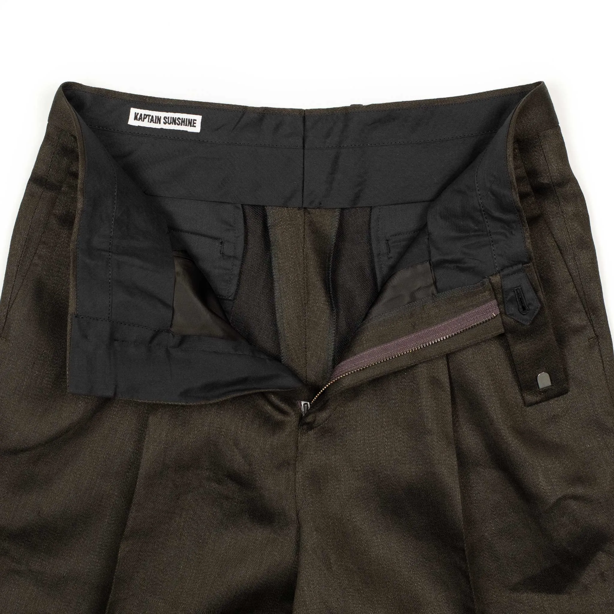 Shoecut pleated trousers in brown linen